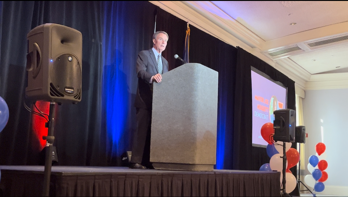 Joe Hogsett speaks at Indy HobNob